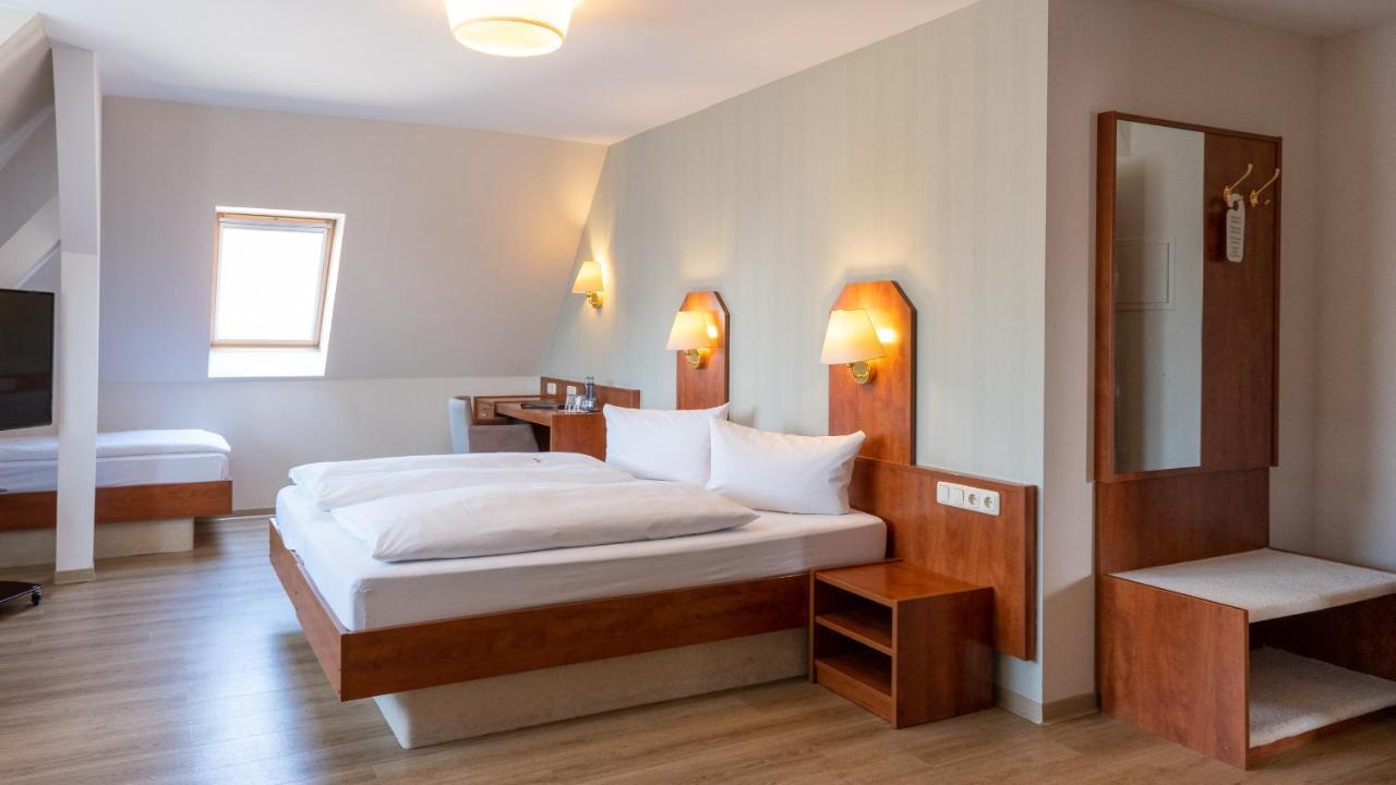 Hotel Am Uenglinger Tor ชเตนดัล ภายนอก รูปภาพ