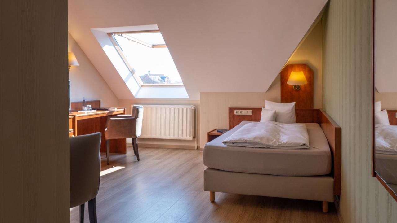 Hotel Am Uenglinger Tor ชเตนดัล ภายนอก รูปภาพ